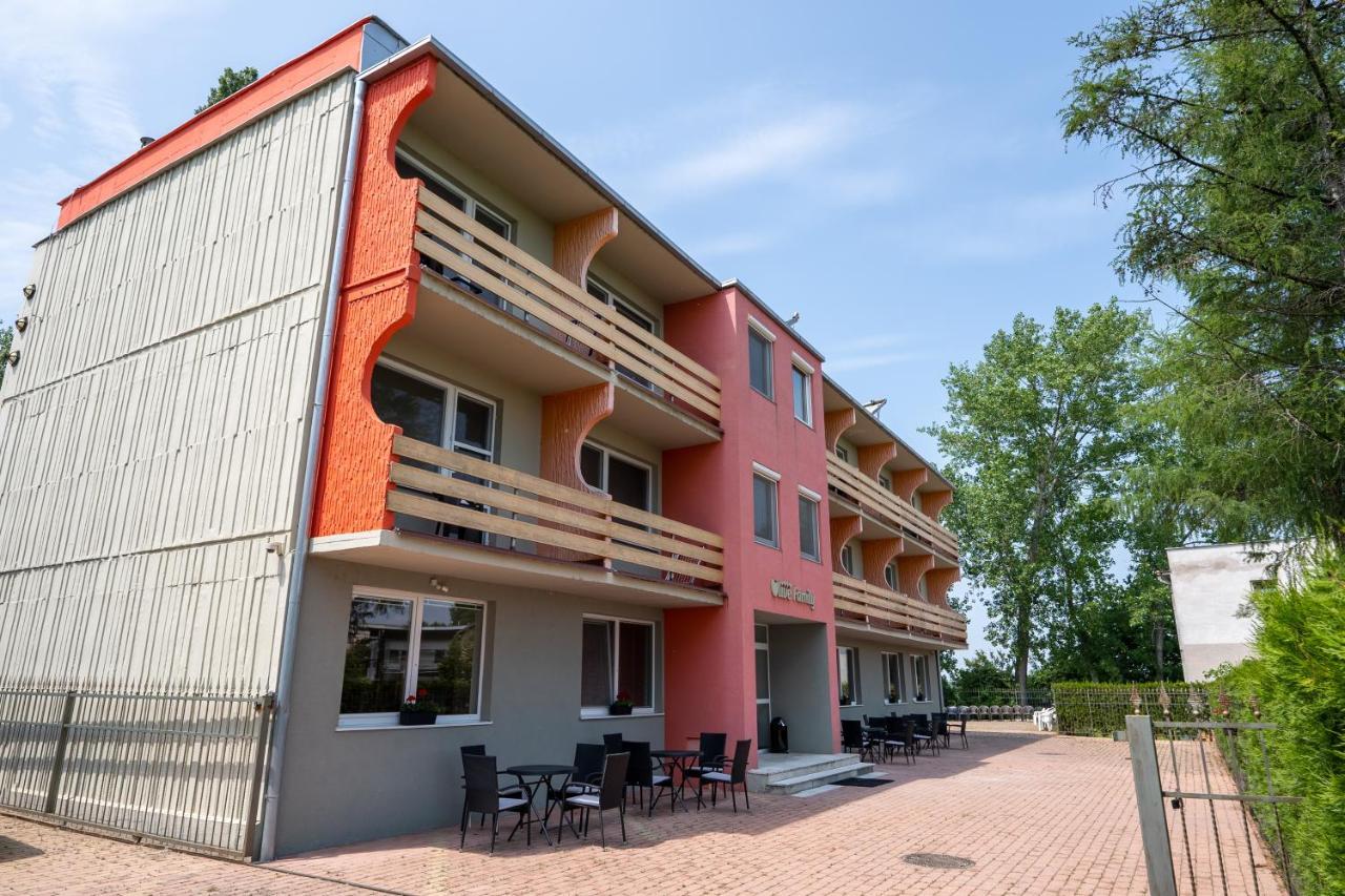 Rekreacne Stredisko Patince - Family Resort ภายนอก รูปภาพ